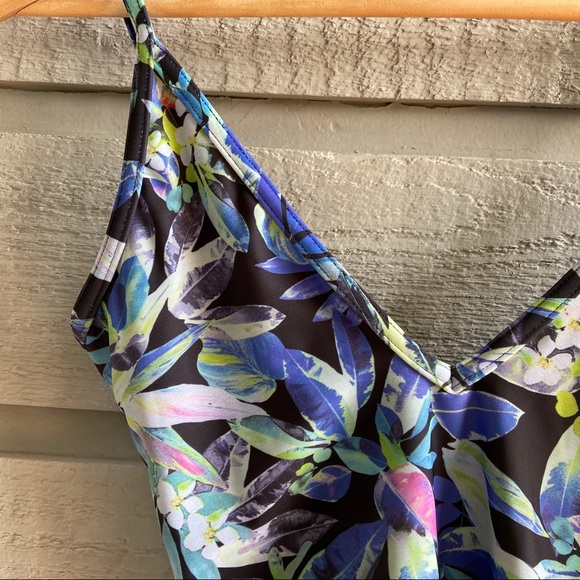 SOLD | ASOS 90s One Piece Floral/Jungle Swimsuit - Picture 5 of 7